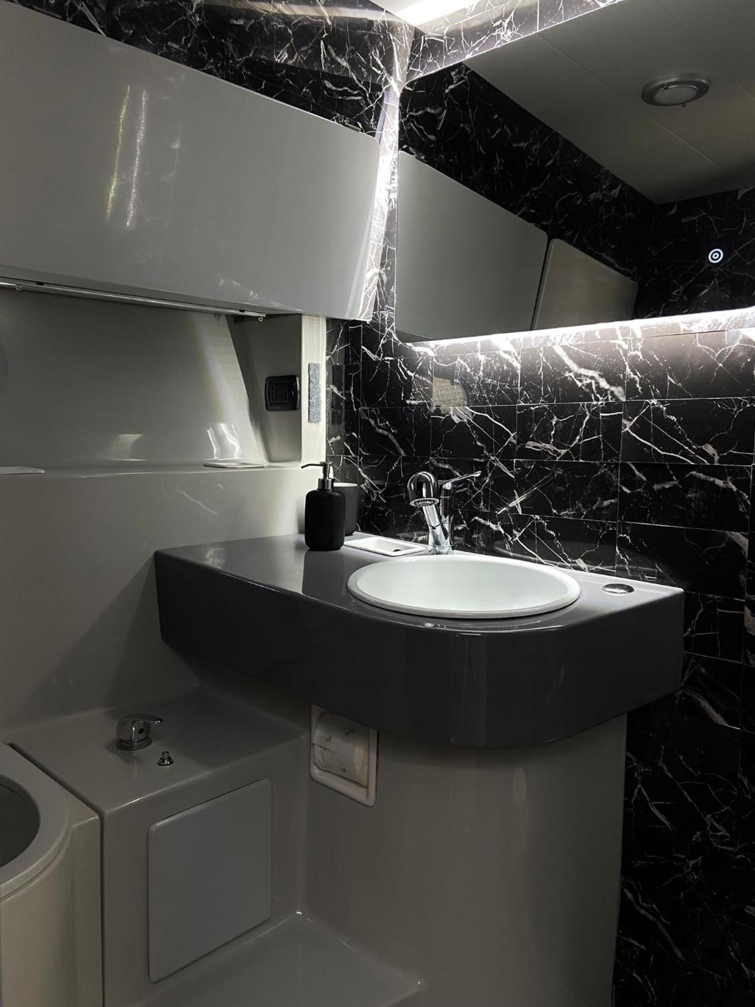 She'S Mine Yacht Hotell Catania Eksteriør bilde